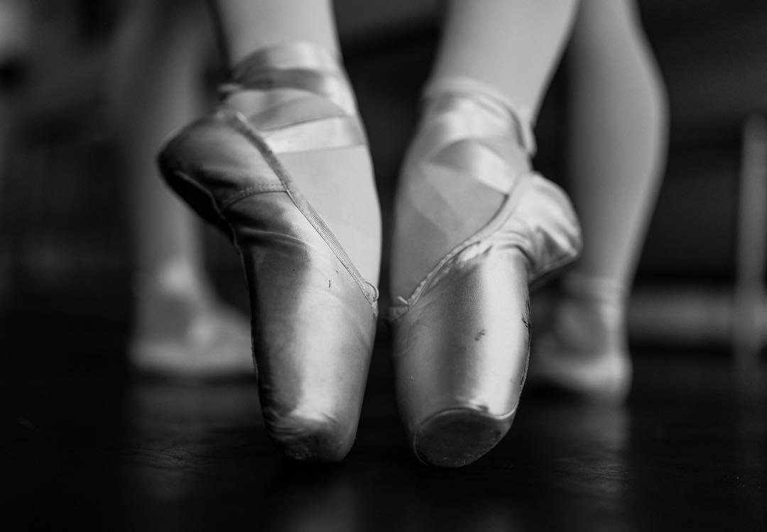 “Bailarinas" — Com o apoio de Suzana Rusch e o Ballet Etudes, que completa trinta anos.