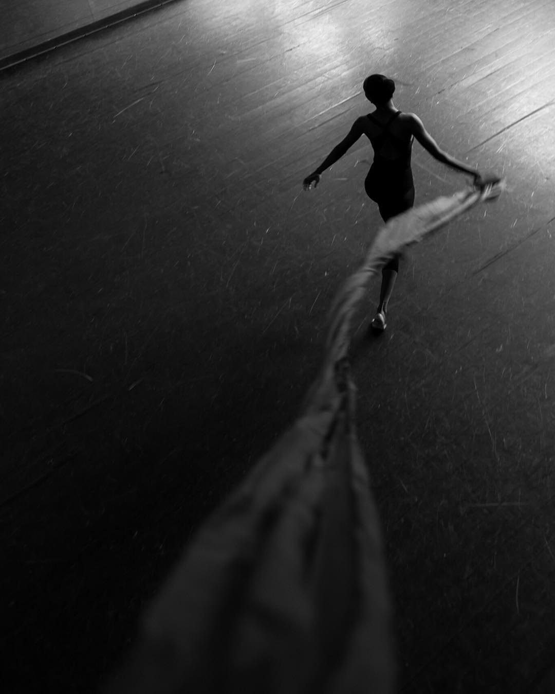 “Bailarinas" — Com o apoio do.
