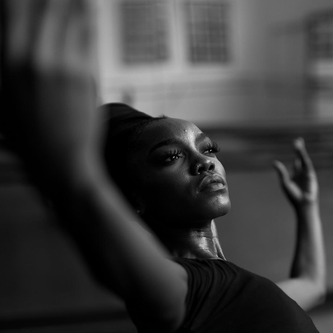 “Bailarinas" — Com o apoio do.